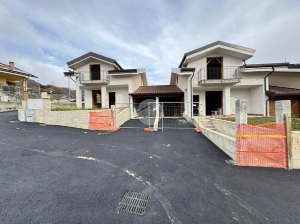 casa indipendente in vendita a Giaveno in zona Villa