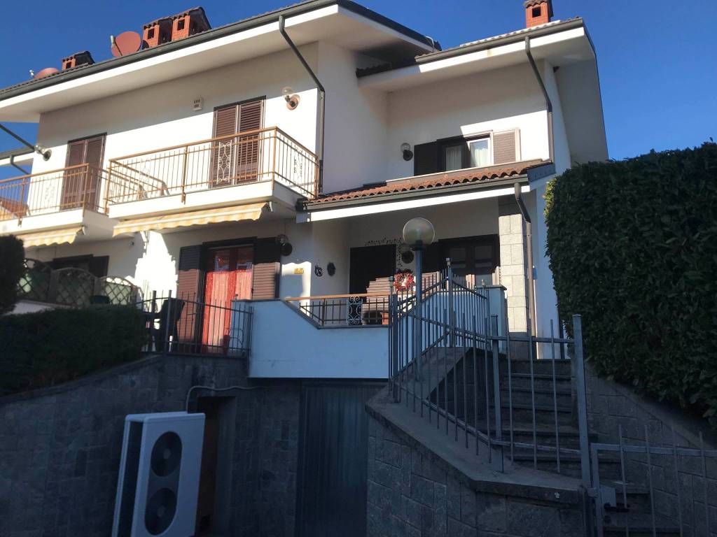 casa indipendente in vendita a Giaveno in zona Villa