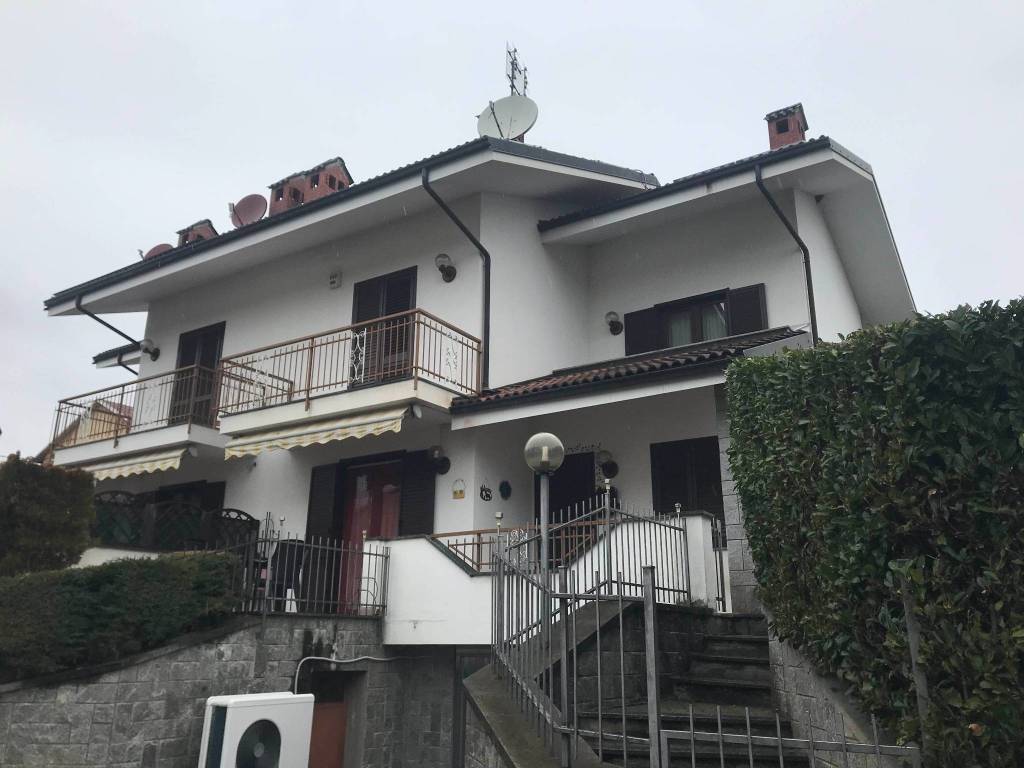 casa indipendente in vendita a Giaveno in zona Villa