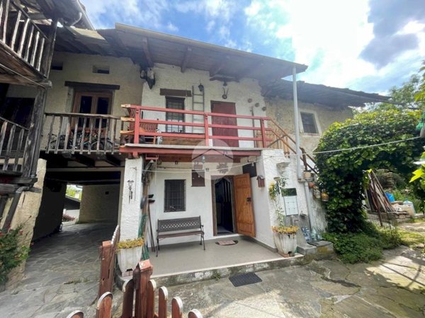 casa indipendente in vendita a Giaveno in zona Provonda