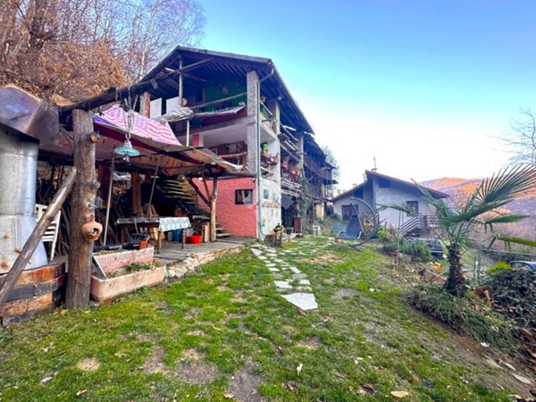 casa indipendente in vendita a Giaveno in zona Provonda