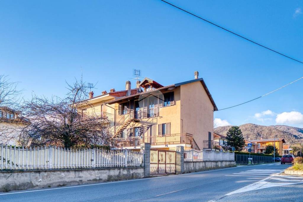 casa indipendente in vendita a Giaveno in zona Sala