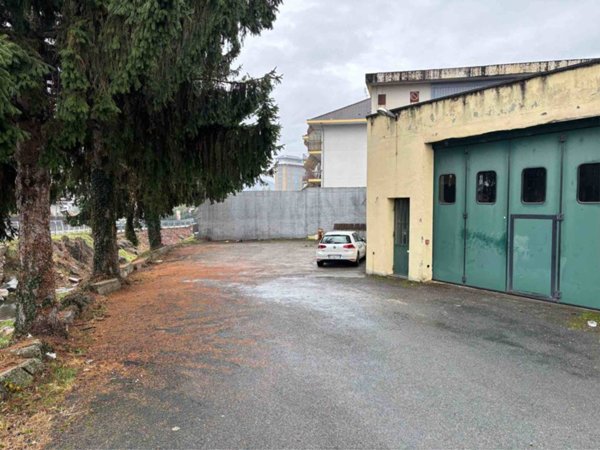 locale commerciale in vendita a Giaveno
