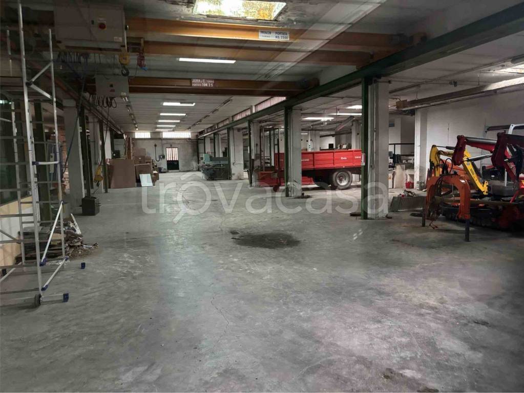 locale commerciale in vendita a Giaveno