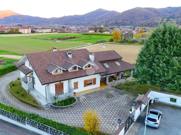 casa indipendente in vendita a Giaveno in zona Villa