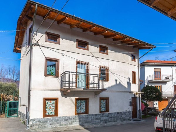 casa indipendente in vendita a Giaveno in zona Buffa