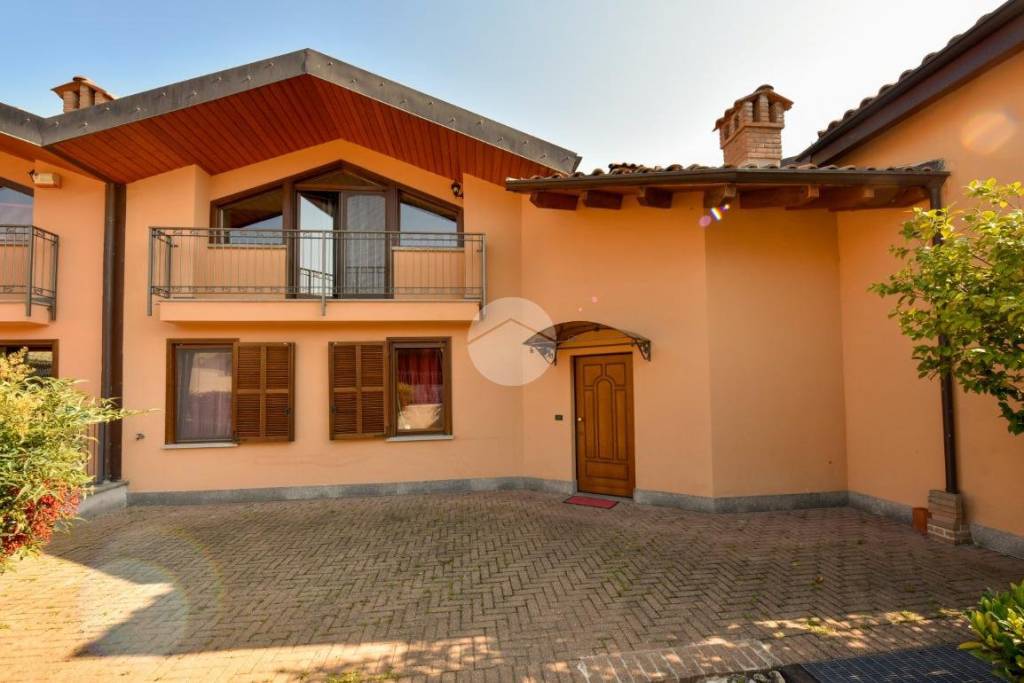 casa indipendente in vendita a Giaveno in zona Villa