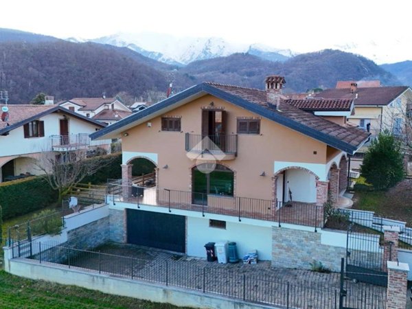 casa indipendente in vendita a Giaveno in zona Villa