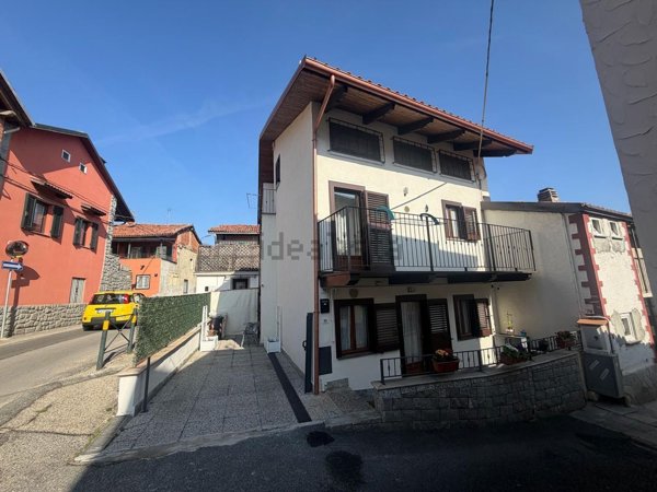 casa indipendente in vendita a Giaveno in zona Sala