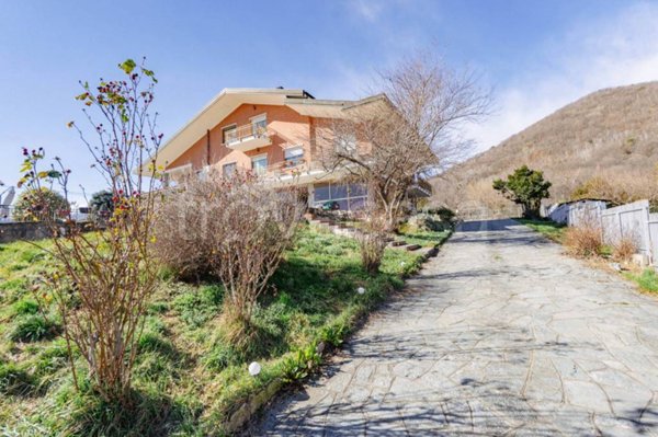 casa indipendente in vendita a Giaveno in zona Villa