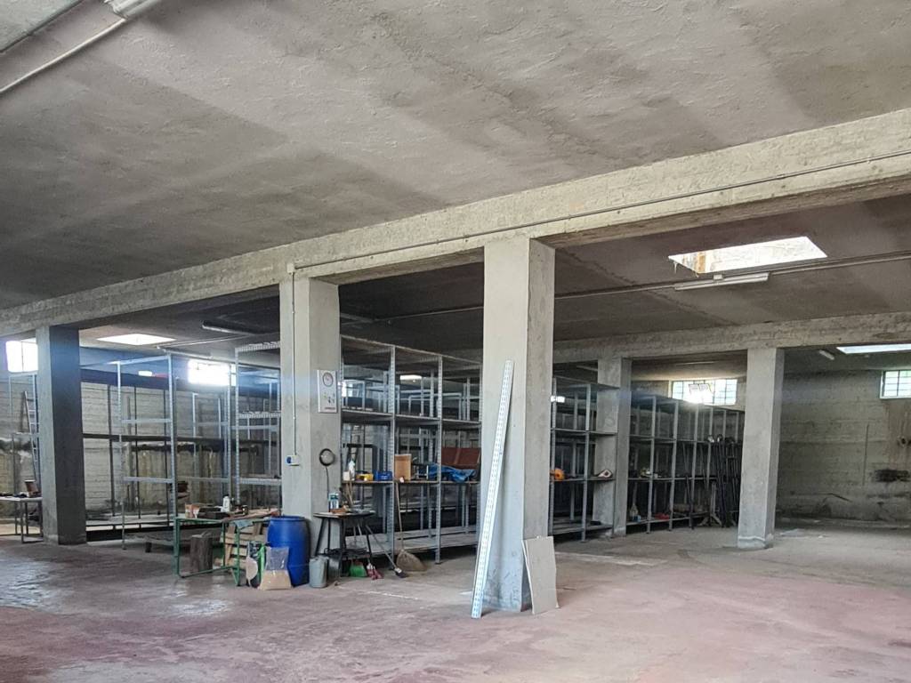 locale commerciale in vendita a Giaveno