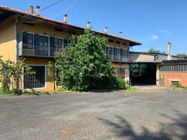 locale commerciale in vendita a Giaveno in zona Buffa