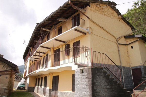 casa semindipendente in vendita a Giaveno