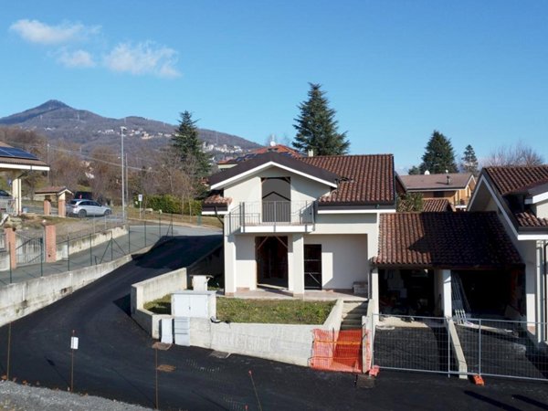 casa indipendente in vendita a Giaveno in zona Villa