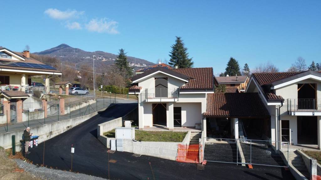 casa indipendente in vendita a Giaveno in zona Villa