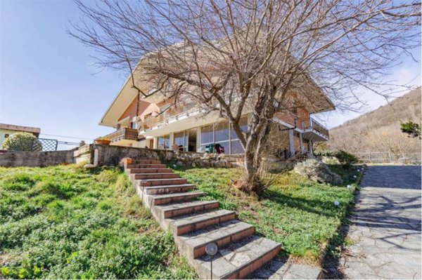 casa indipendente in vendita a Giaveno in zona Villa