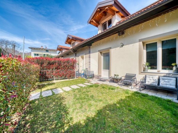 casa indipendente in vendita a Giaveno in zona Villa
