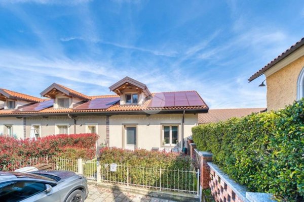 casa indipendente in vendita a Giaveno in zona Villa