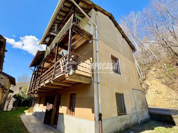 casa indipendente in vendita a Giaveno