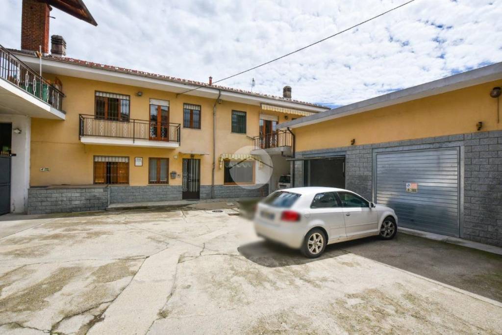 appartamento in vendita a Giaveno in zona Sala