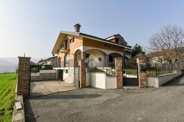 casa indipendente in vendita a Giaveno in zona Villa