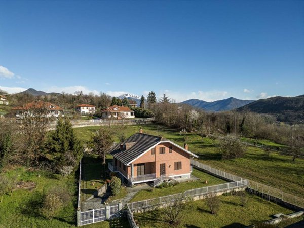 casa indipendente in vendita a Giaveno in zona Villa