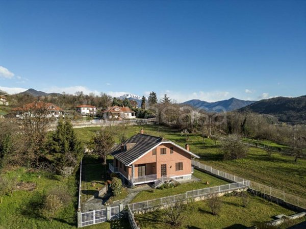 casa indipendente in vendita a Giaveno in zona Villa