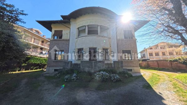 casa indipendente in vendita a Giaveno in zona Villa