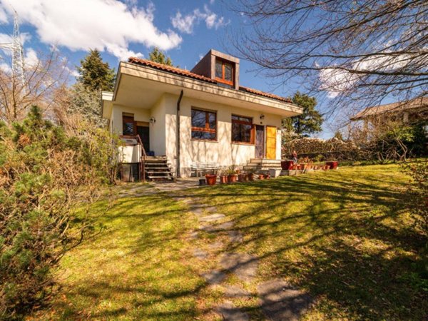 casa indipendente in vendita a Giaveno in zona Villa