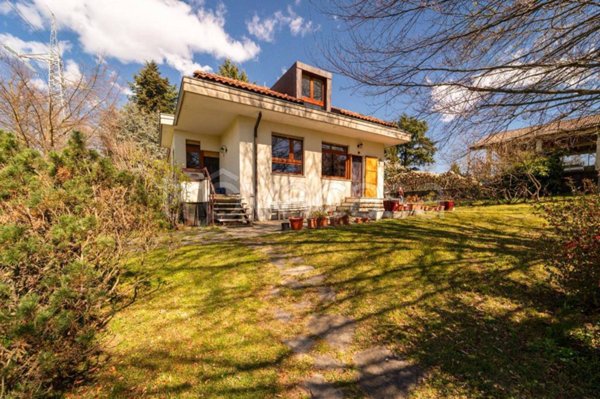casa indipendente in vendita a Giaveno in zona Villa