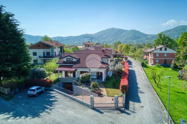 casa indipendente in vendita a Giaveno in zona Villa