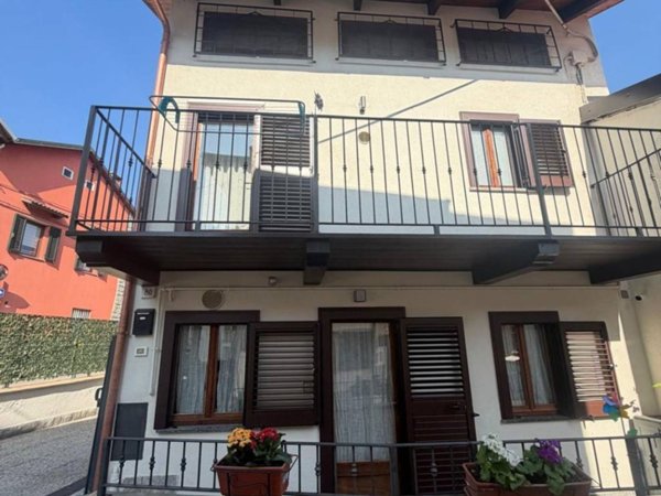 casa indipendente in vendita a Giaveno in zona Villa