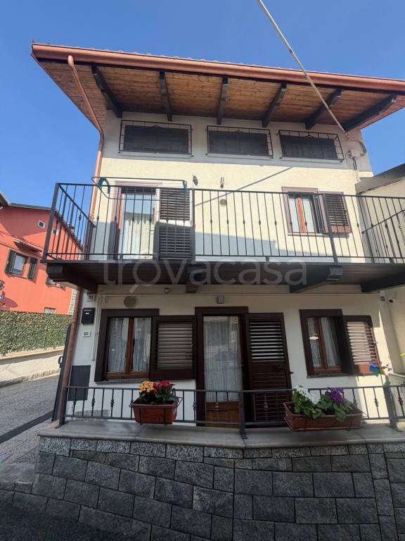 casa indipendente in vendita a Giaveno in zona Sala