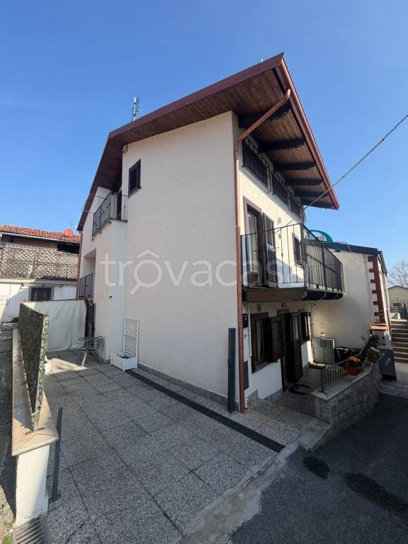 casa indipendente in vendita a Giaveno in zona Sala