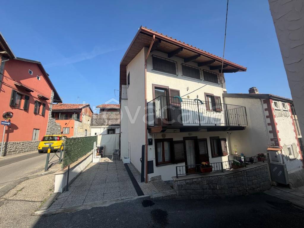 casa indipendente in vendita a Giaveno in zona Sala