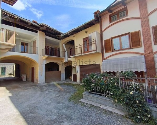 casa indipendente in vendita a Giaveno in zona Buffa
