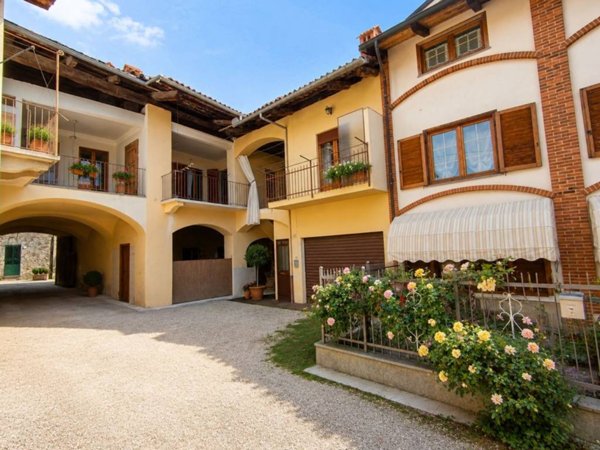 casa indipendente in vendita a Giaveno in zona Buffa