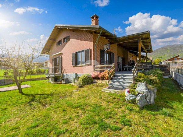 casa indipendente in vendita a Giaveno in zona Villa