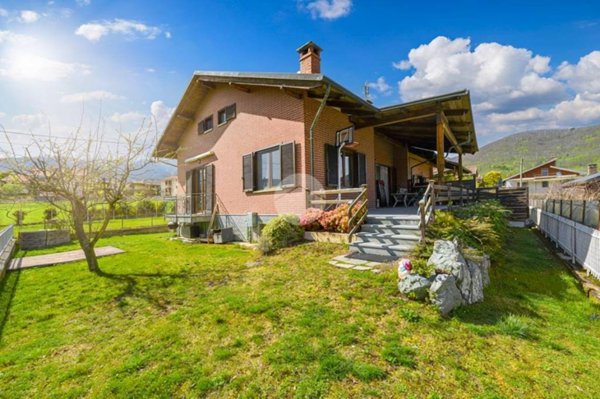 casa indipendente in vendita a Giaveno in zona Villa