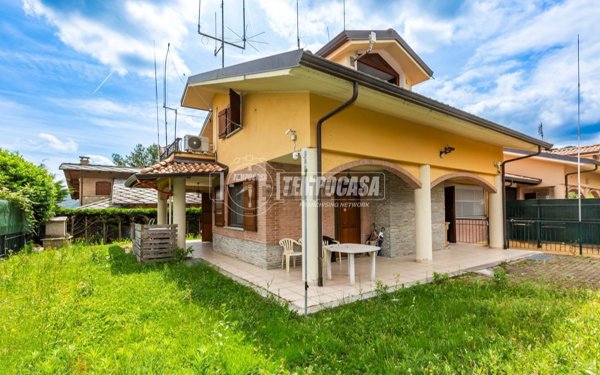casa indipendente in vendita a Giaveno in zona Villa