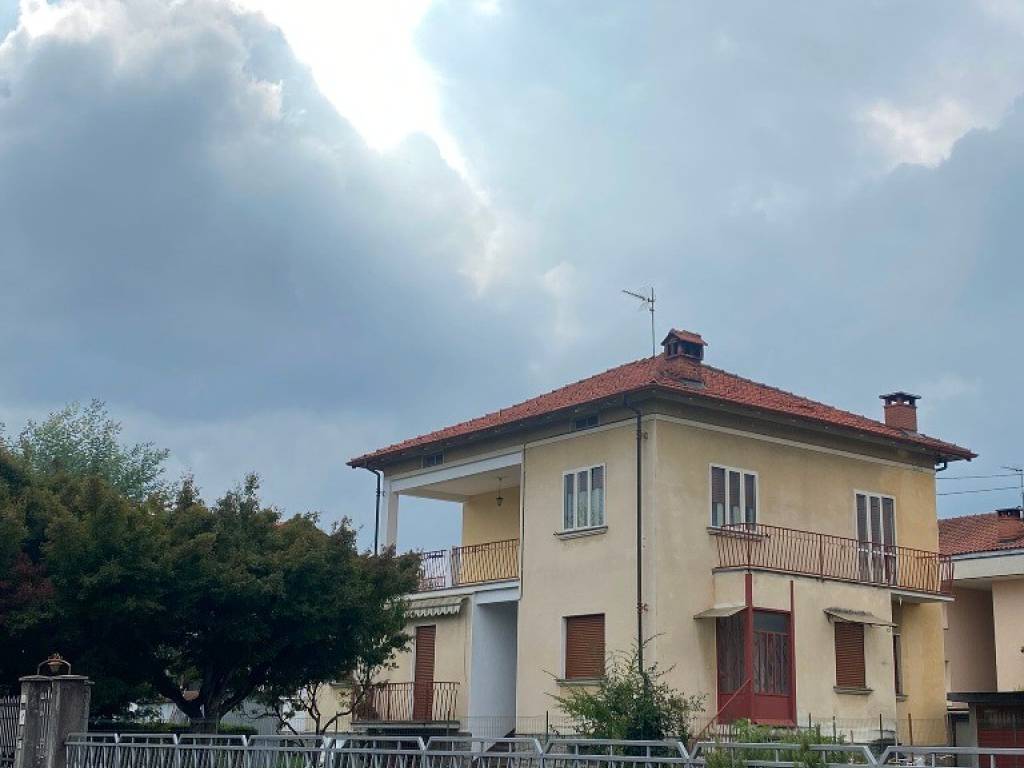casa indipendente in vendita a Giaveno in zona Villa
