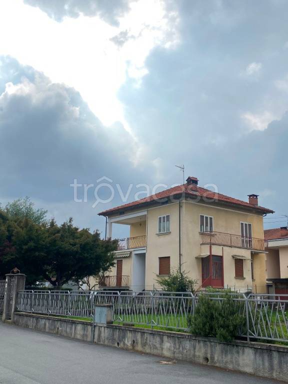 casa indipendente in vendita a Giaveno in zona Villa