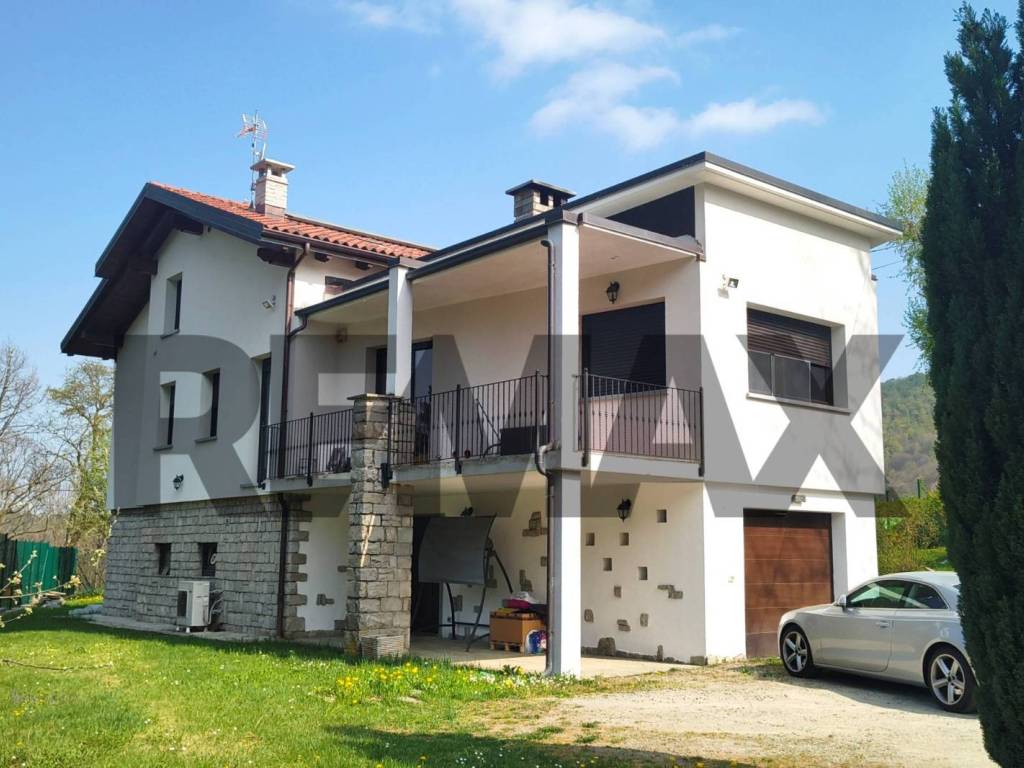 casa indipendente in vendita a Giaveno in zona Maddalena