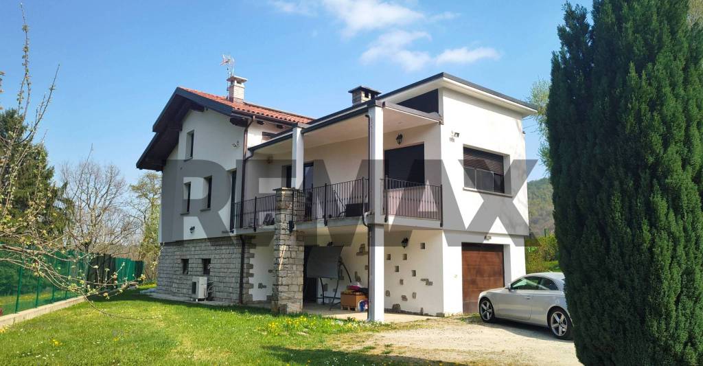 casa indipendente in vendita a Giaveno in zona Villa