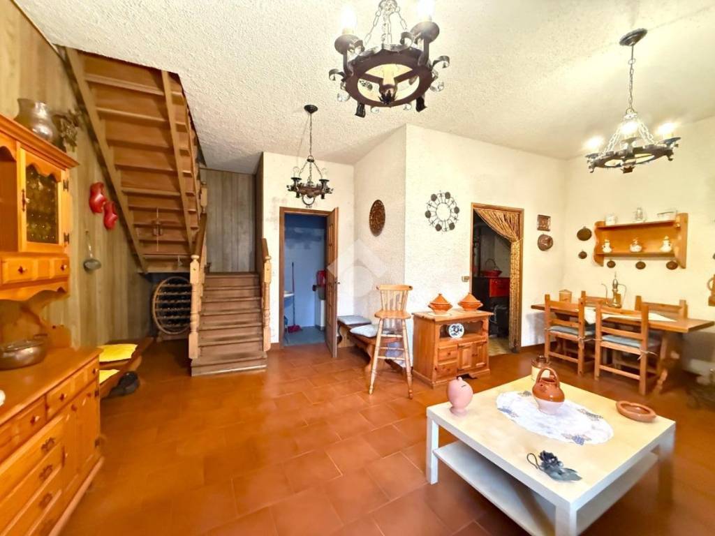 casa indipendente in vendita a Giaveno in zona Maddalena