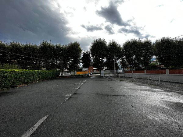 negozio in vendita a Giaveno in zona Ruata Sangone