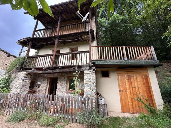 appartamento in vendita a Giaveno in zona Colpastore