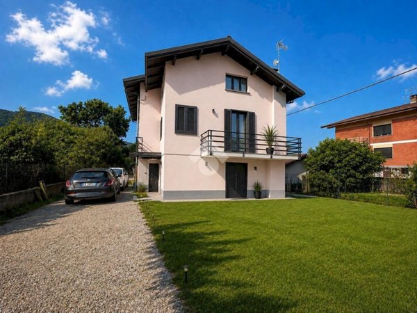 casa indipendente in vendita a Giaveno in zona Sala