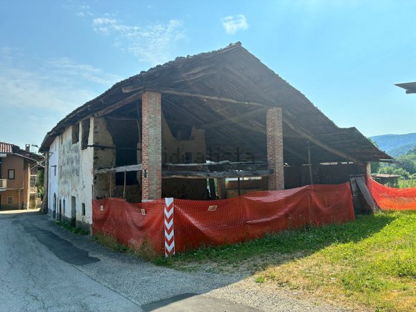 casale in vendita a Giaveno in zona Dalmassi