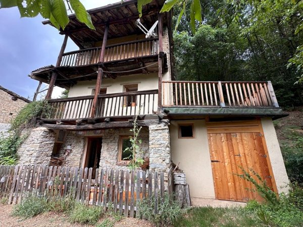casa indipendente in vendita a Giaveno in zona Provonda